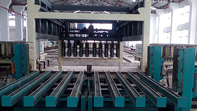 裝配式隔墻板生產線-專業生產廠家鄭州瑪納提供成套的隔墻板生產線